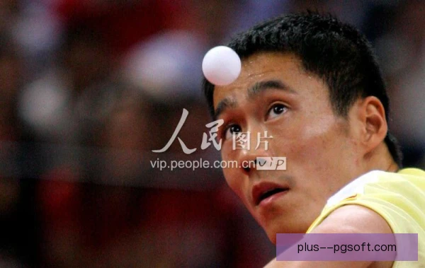 王励勤一杆进洞惊艳全场，跨界挑战展现运动天赋
